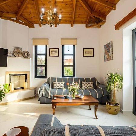 Mani Stone Built Home A Breath Away To The Sea Stoúpa Exteriör bild