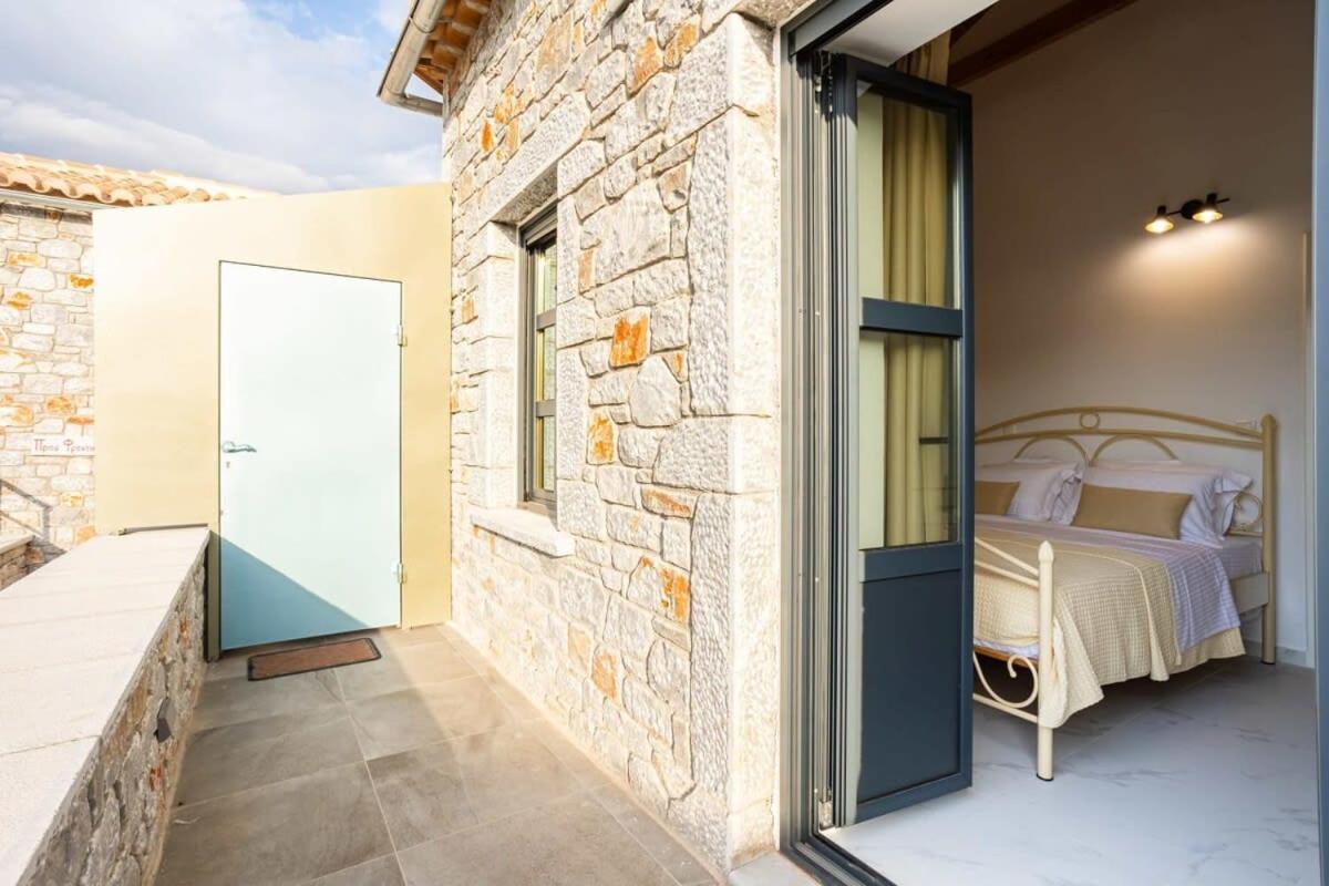 Mani Stone Built Home A Breath Away To The Sea Stoúpa Exteriör bild